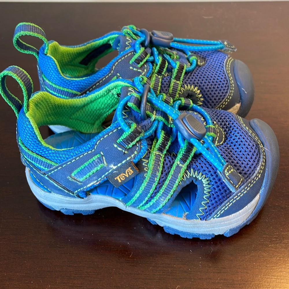 Size toddler 5 Teva sandals blue green with drawstring laces to quickly tighten.
